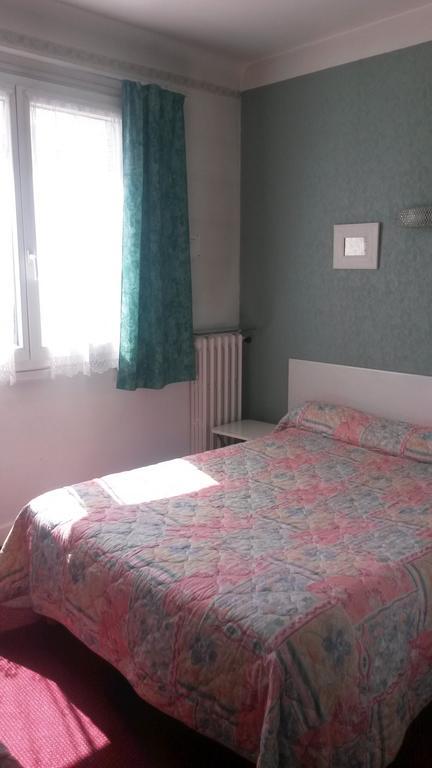 Central Hotel Saint-Priest  Pokój zdjęcie